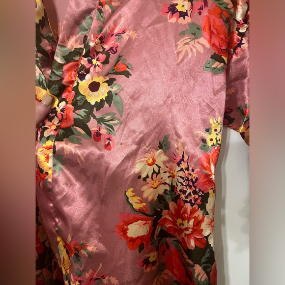 Short Floral Robe - Picture 2 of 10